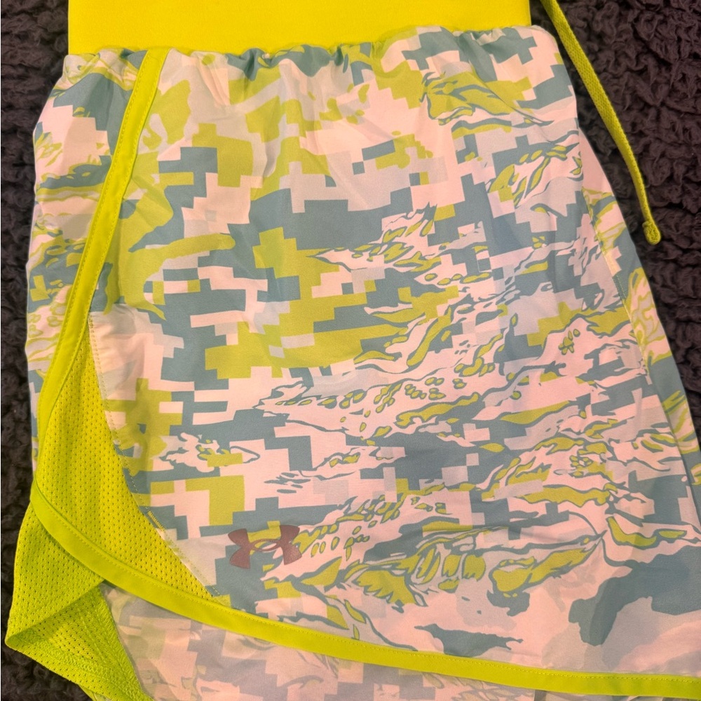 Under Armour Bright Yellow and Green Camouflage shorts size Large EUC Size Laege